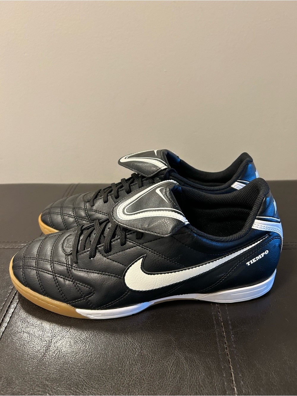 Women’s Nike Tiempo Natural III IC indoor soccer shoes.Size 8